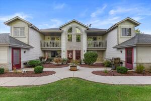 Sunset Meadows Condominium Homes 831  Quinlan Dr H in Pewaukee wi. List Price: $299,000
