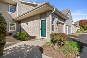 Emerald Pointe 18725  Emerald Cir J in Brookfield wi. List Price: $289,900