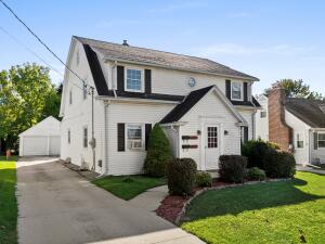 1121  Fairmont Ln in Manitowoc wi. List Price: $234,500