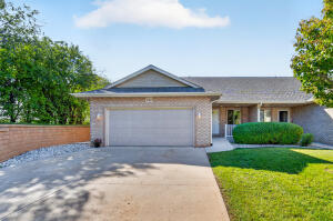 Bolson Drive East 539  Bolson Dr  in Oconomowoc wi. List Price: $425,000