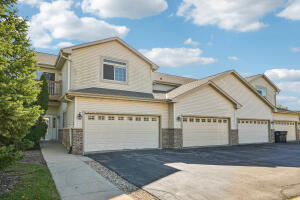Stonewall Ridge W197N16873  Stonewall Dr  in Jackson wi. List Price: $295,000