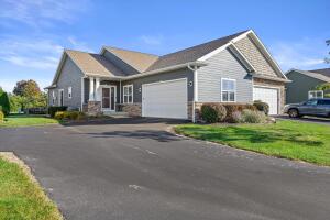 Green Bay Trail Condominium 6666  105th St  in Pleasant Prairie wi. List Price: $460,000