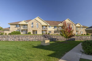 Country Aire 4875  Easy St 12 in Delafield wi. List Price: $180,000