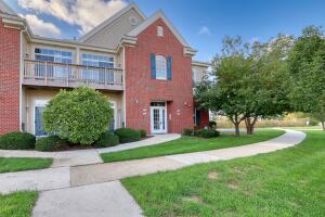 Colonial Woods 2561 W Colonial Woods Dr  in Oak Creek wi. List Price: $289,000