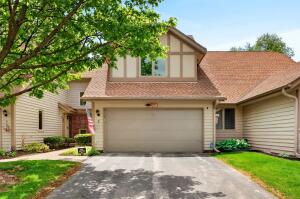 Cross Wind Cove N34W23849  Grace Ave C in Pewaukee wi. List Price: $350,000