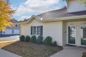 High Point 252  Bur Oak Ln D in Grafton wi. List Price: $284,900
