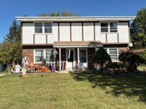 1045  Sundown Ct in Mukwonago wi. List Price: $439,900