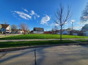 3885-3897 N Port Washington  Ave in Milwaukee wi. List Price: $40,000