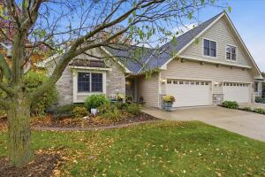 Redtail Ridge 831  Lorrin Pl 15 in West Bend wi. List Price: $724,900