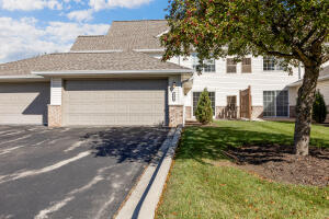Northview Bend 2153  Broken Hill Rd 7 in Waukesha wi. List Price: $289,900