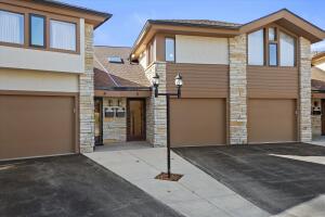 The Dalles Condominiums N89W16323  Main St B5 in Menomonee Falls wi. List Price: $344,900