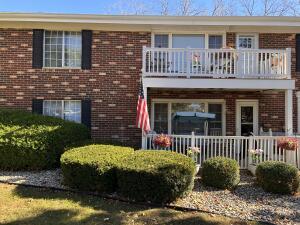 Laurelwood 516  Laurel Lake Rd 1 in Thiensville wi. List Price: $174,900