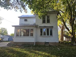 511 N Main St in Lake Mills wi. List Price: $129,900