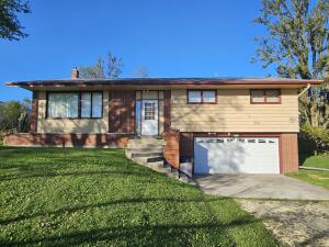 5011  River  Rd in West Bend wi. List Price: $599,000