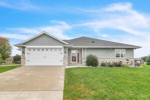 2516/7326 Fox Twin Condominium 2516  Fox Chase -  in Manitowoc wi. List Price: $425,000