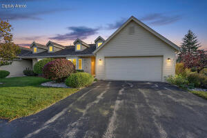 Riversbend Condo W178N9878  Riversbend Cir  in Germantown wi. List Price: $310,000
