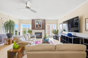 Gordon Knoll 1220 E Locust St 409 in Milwaukee wi. List Price: $275,000