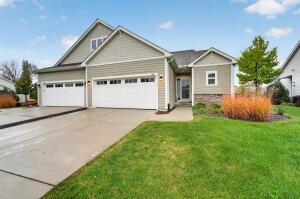 Bridlewood Condominiums 785  Bridlewood Dr  in Hartford wi. List Price: $414,900